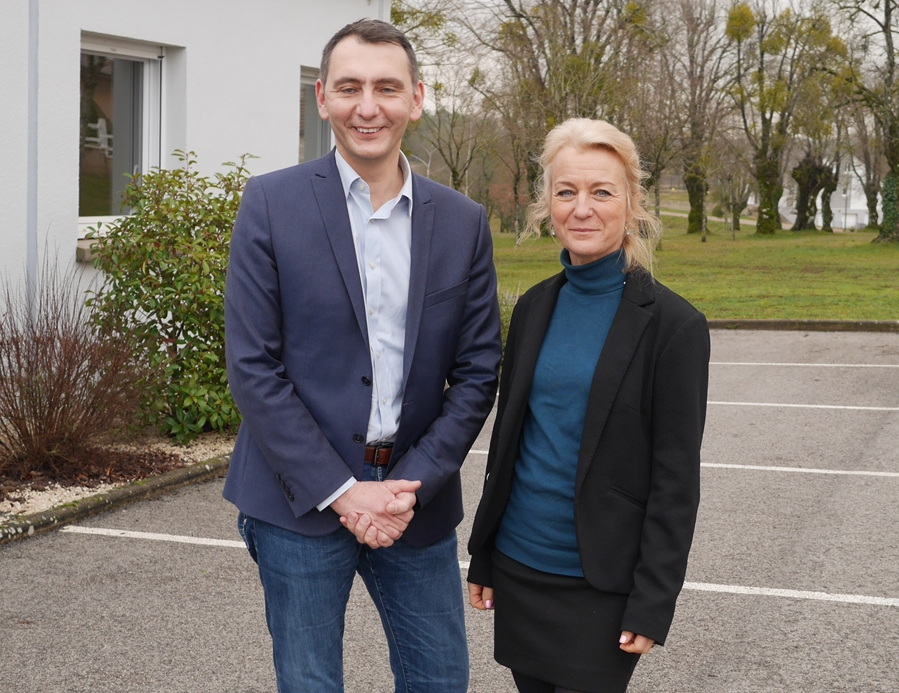 Laurent Jacobelli à Signéville avec Laurence Robert Dehault responsable RN52 info Journal Citoyen